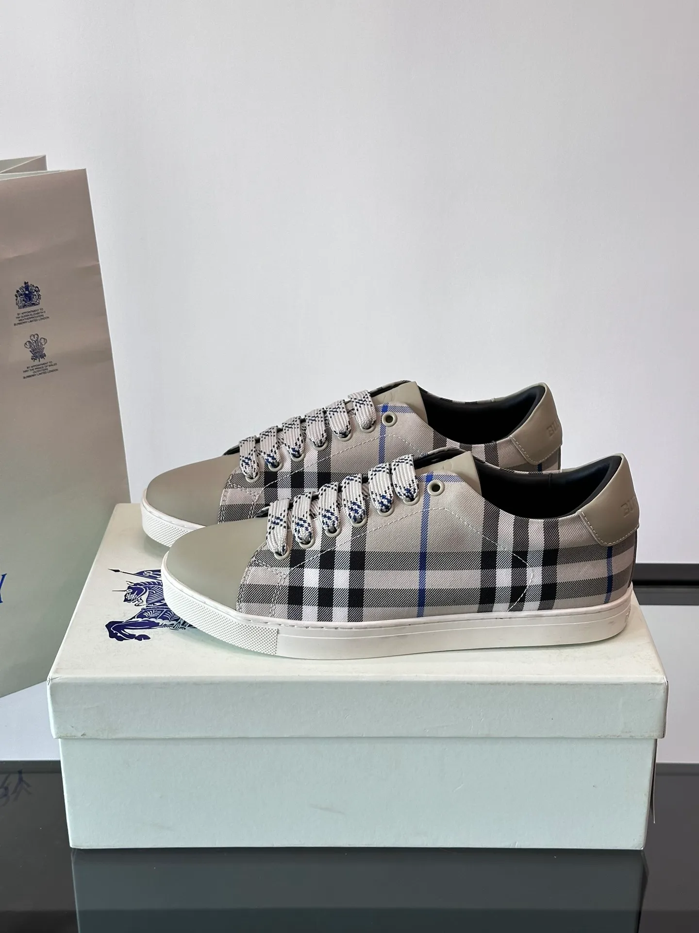 Men's shoes 💰p380 "Burberr＊" men's classic low-top sneakers, reinterpreted with Vintage retro plaid cotton and cowhide materials, decorated with a new brand logo. First-layer sheepskin lining, embossed Burberry lettering logo on the heel, T men's shoes 💰pU original outsole! Size: 38-44 (38.45 customized)